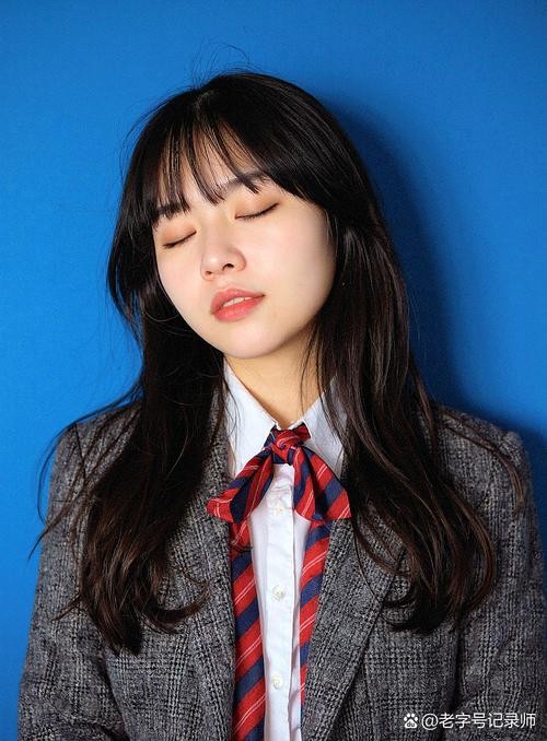 地摊古玩饰品高价骗局揭秘：仿品泛滥，购买需警惕